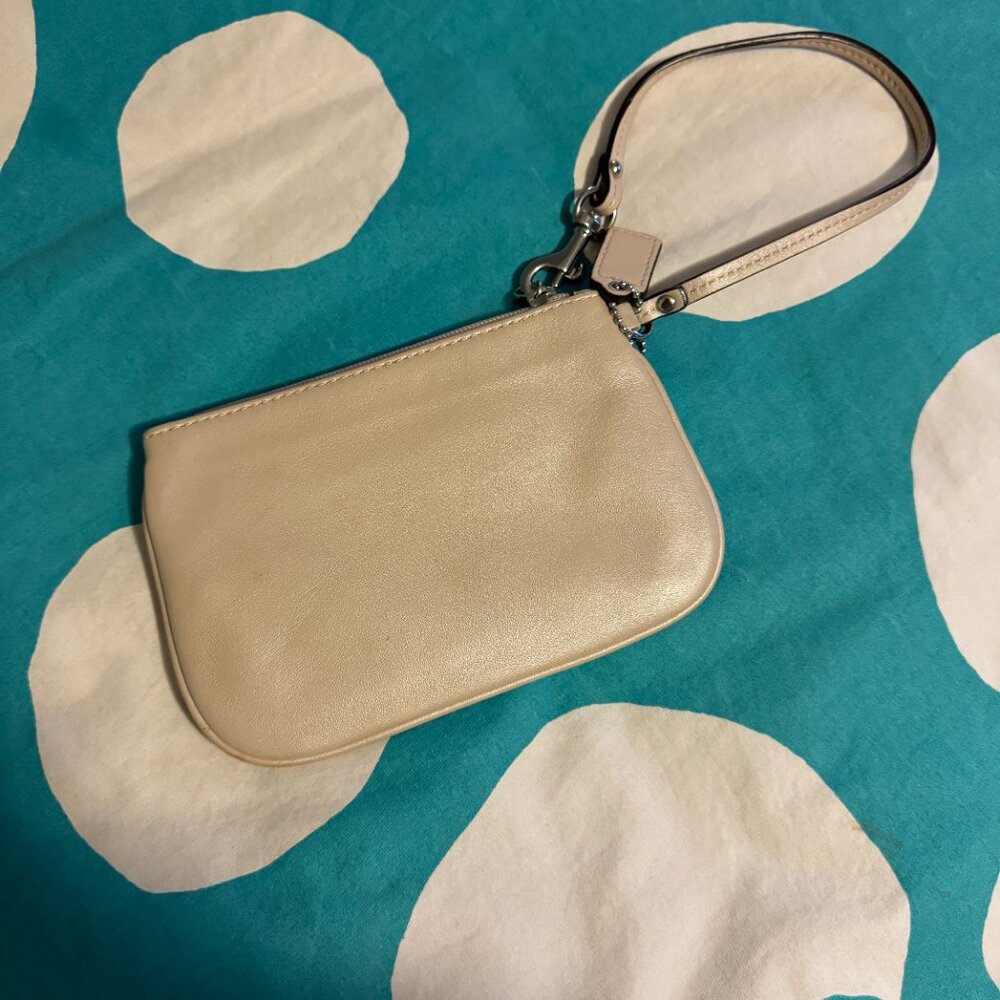 EUC Coach Leather Wristlet Pearl Cream Color - Picture 3 of 5